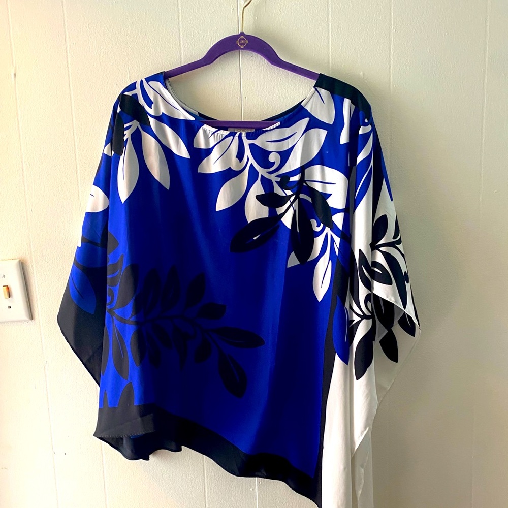 Chico’s woman’s flowing top
